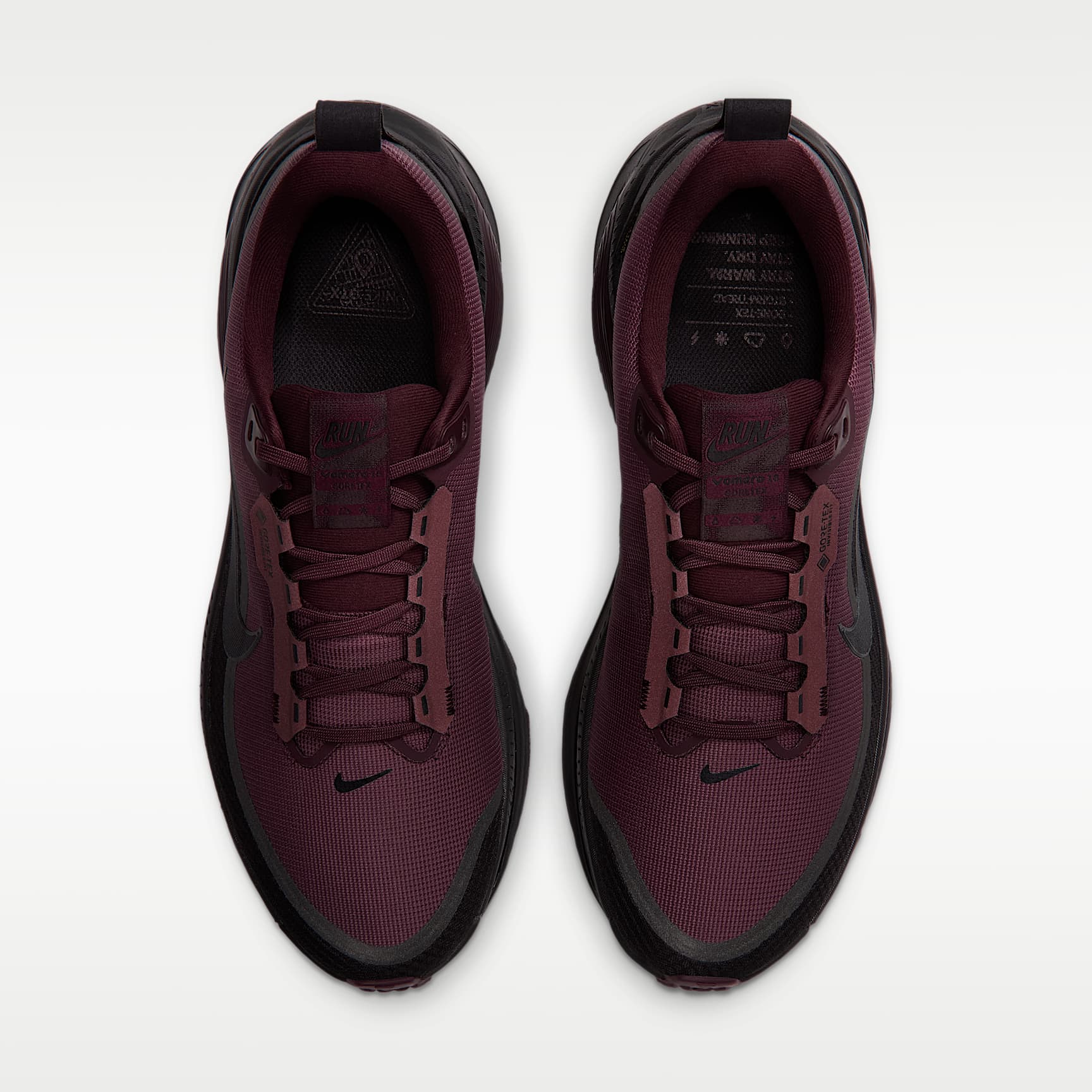 Nike Vomero 18 GORE-TEX wasserdichter Straßenlaufschuh mit reflektierenden Akzenten (Herren) – Burgundy Crush/Burgundy Crush/Schwarz