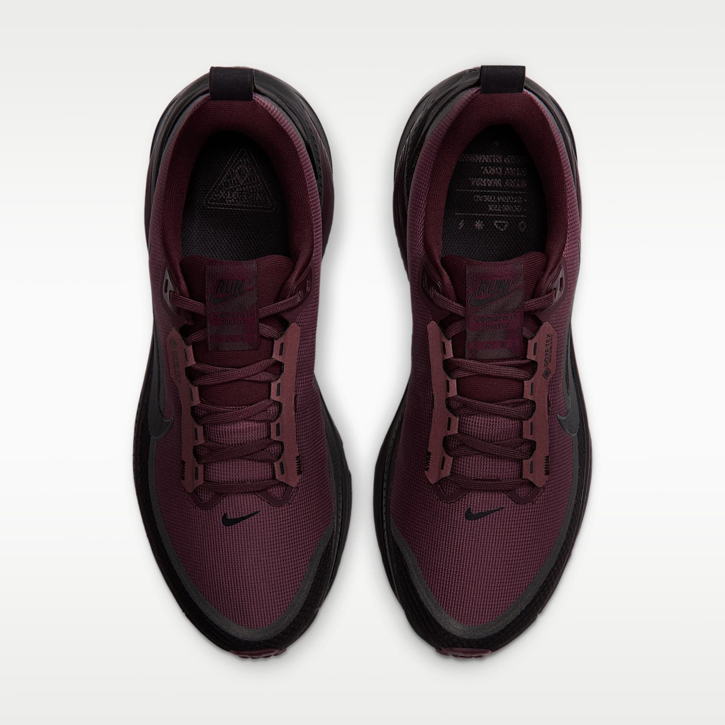Nike Vomero 18 GORE-TEX wasserdichter Straßenlaufschuh mit reflektierenden Akzenten (Herren) – Burgundy Crush/Burgundy Crush/Schwarz