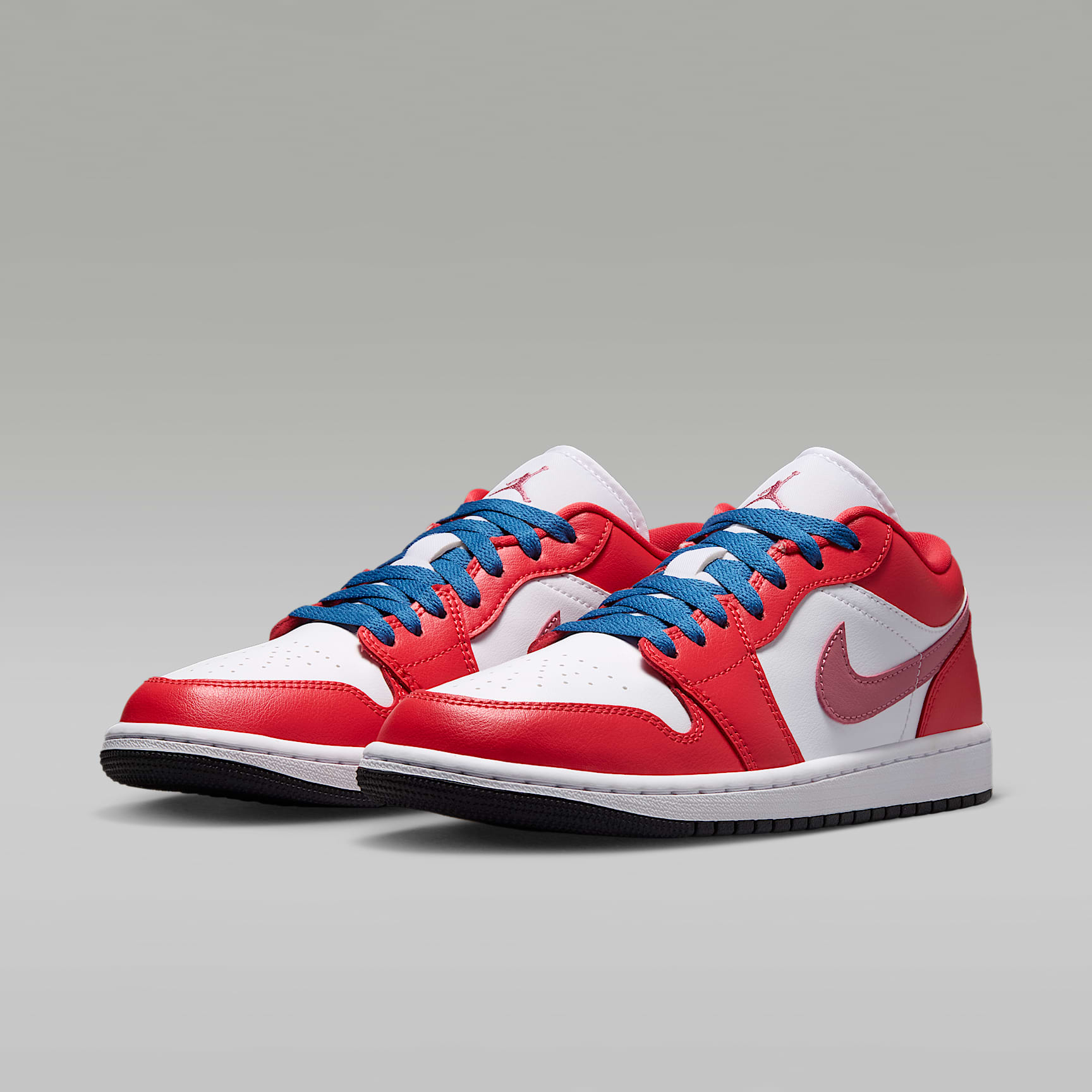 Air Jordan 1 Low Damenschuh – Track Red/Weiß/Desert Berry/True Blue