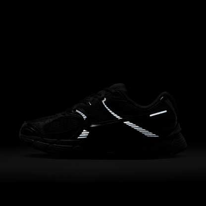 Nike V5 RNR Schuh mit reflektierenden Akzenten (Damen) – Schwarz/Anthracite/Schwarz