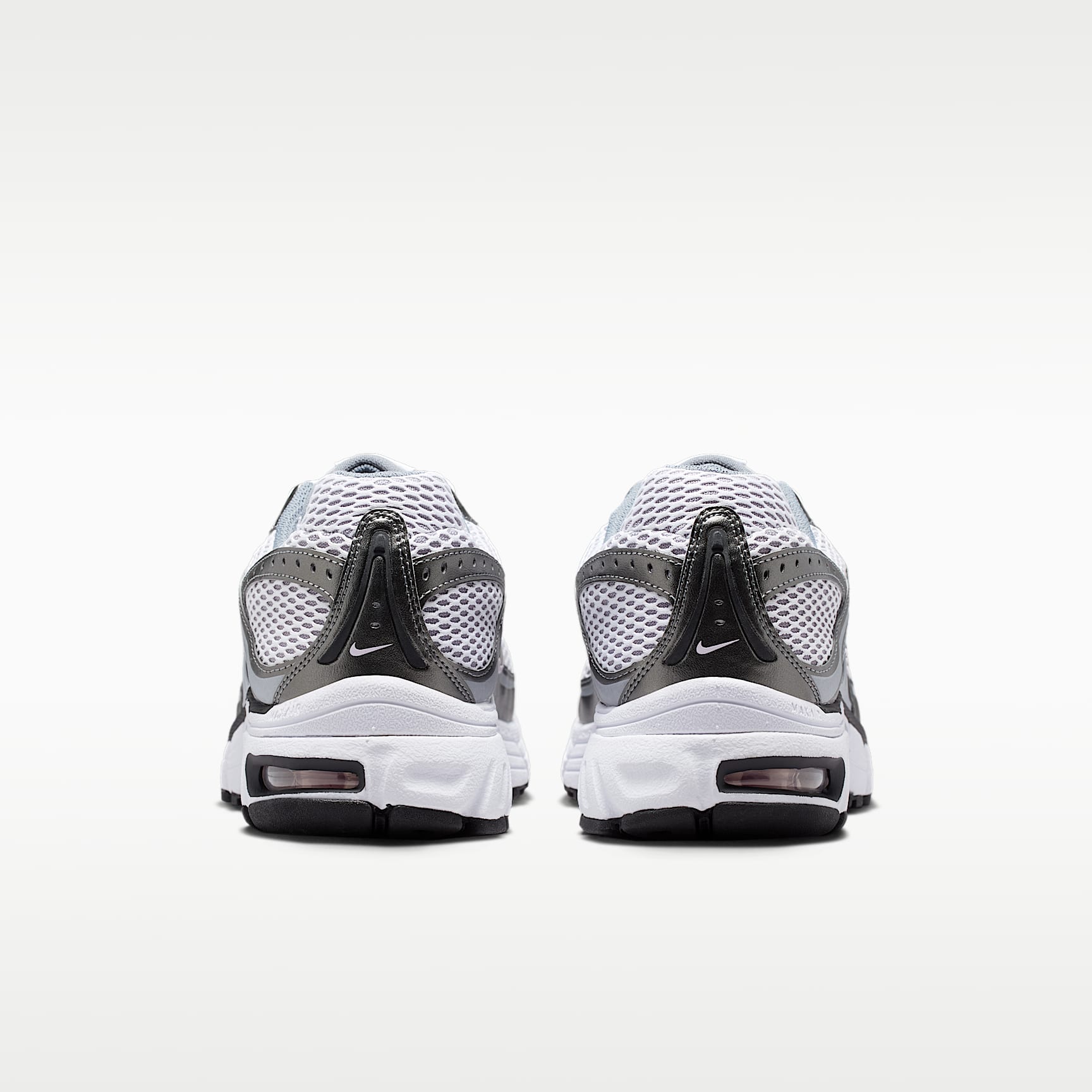Nike Air Max Moto 2K Schuh (Herren) – Smoke Grey/Anthracite/Pink Foam/Weiß