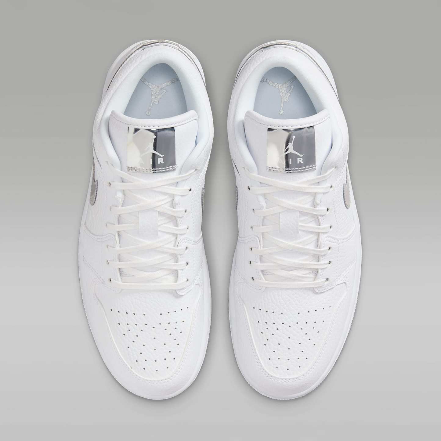 Air Jordan 1 Low SE Damenschuh – Weiß/Weiß/Metallic Silver/Weiß