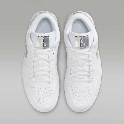 Air Jordan 1 Low SE Damenschuh – Weiß/Weiß/Metallic Silver/Weiß