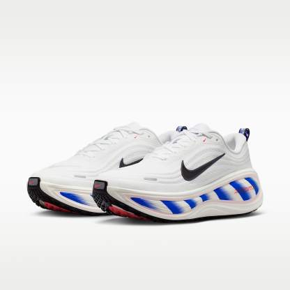 Nike Vomero Plus Straßenlaufschuh (Herren) – Weiß/Racer Blue/Bright Crimson/Schwarz