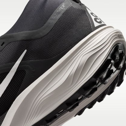 ACG Pegasus Trail GORE-TEX wasserdichter Traillaufschuh (Herren) – Schwarz/Light Orewood Brown/Anthracite/Summit White