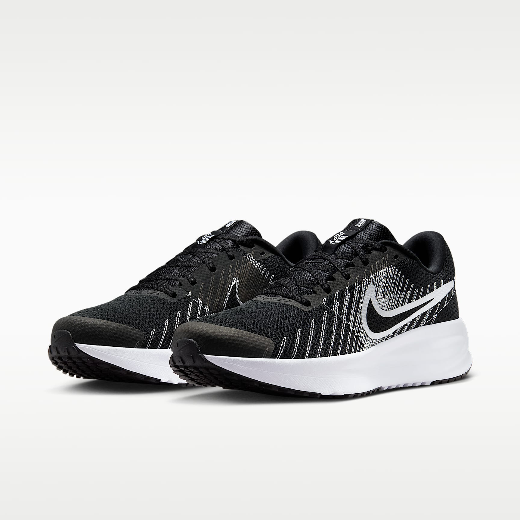 Nike Run Defy Straßenlaufschuh (Herren) – Schwarz/Weiß