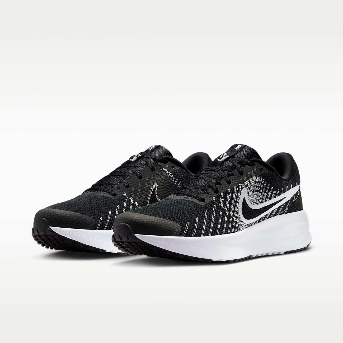 Nike Run Defy Straßenlaufschuh (Herren) – Schwarz/Weiß