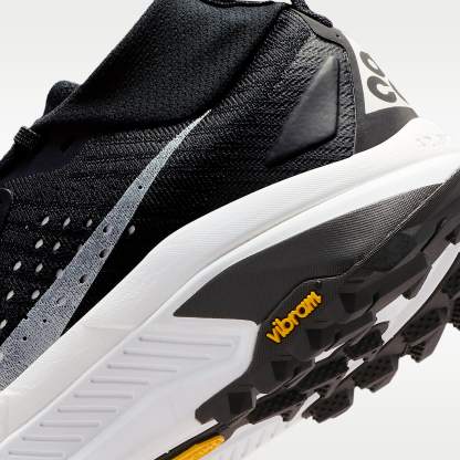 ACG Zegama Trail Traillaufschuh (Damen) – Schwarz/Safety Orange/Anthracite/Summit White
