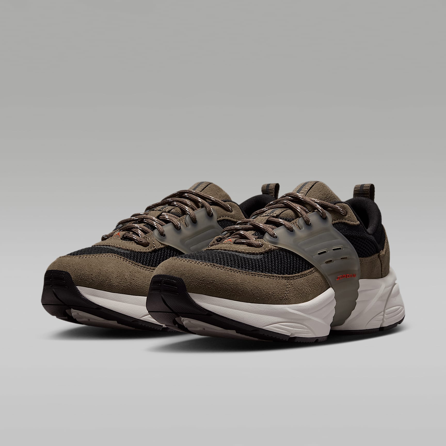 Jordan Trunner O/S Schuhe (Herren) – Palomino/Schwarz/Phantom/University Red