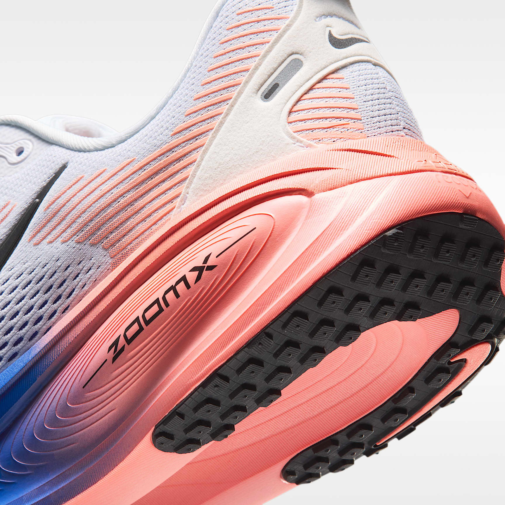 Nike Vomero 18 Straßenlaufschuh (Herren) – Weiß/Racer Blue/Atomic Pink/Schwarz