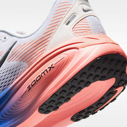 Nike Vomero 18 Straßenlaufschuh (Herren) – Weiß/Racer Blue/Atomic Pink/Schwarz