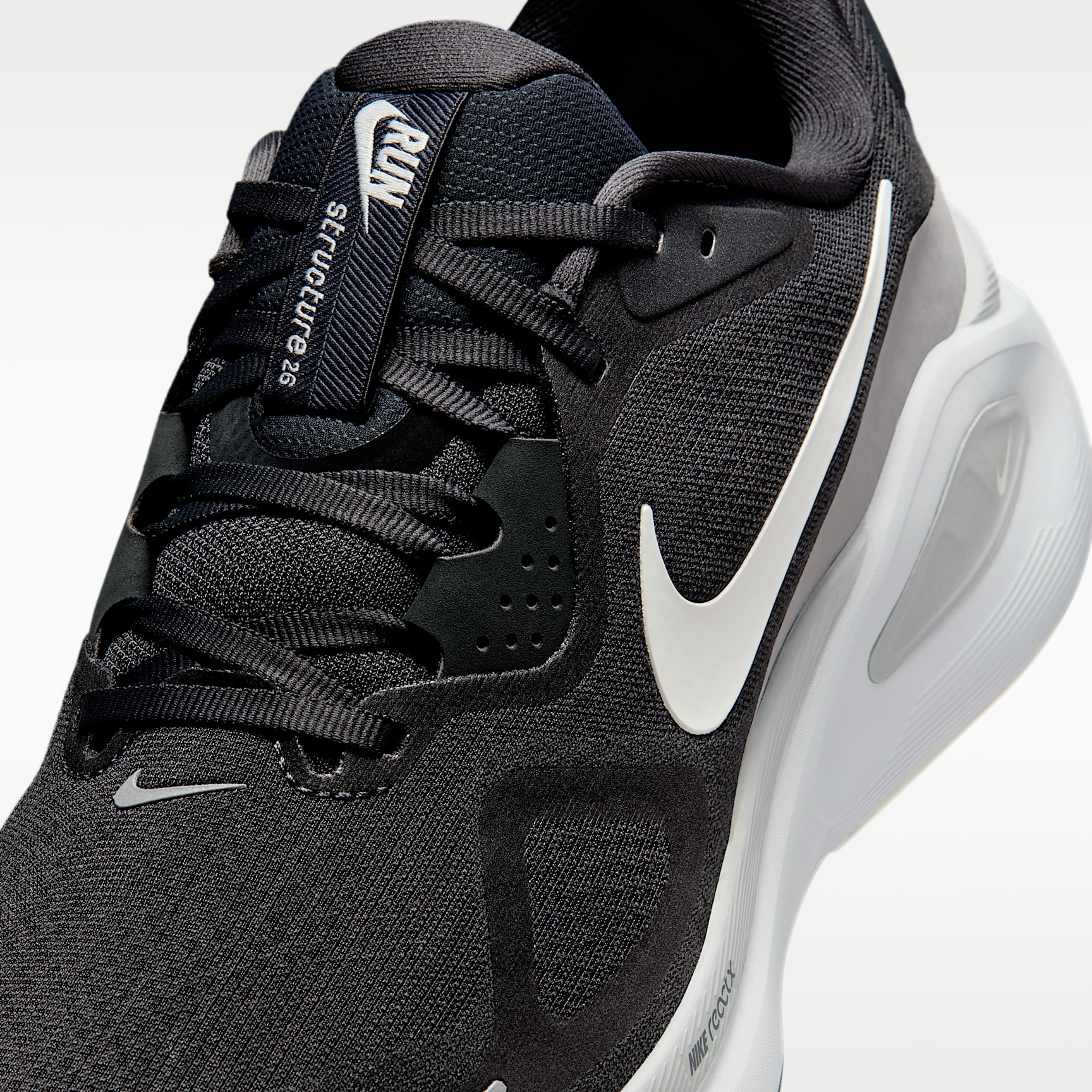 Nike Structure 26 Straßenlaufschuh (Herren) – Anthracite/Light Smoke Grey/Pure Platinum/Sail