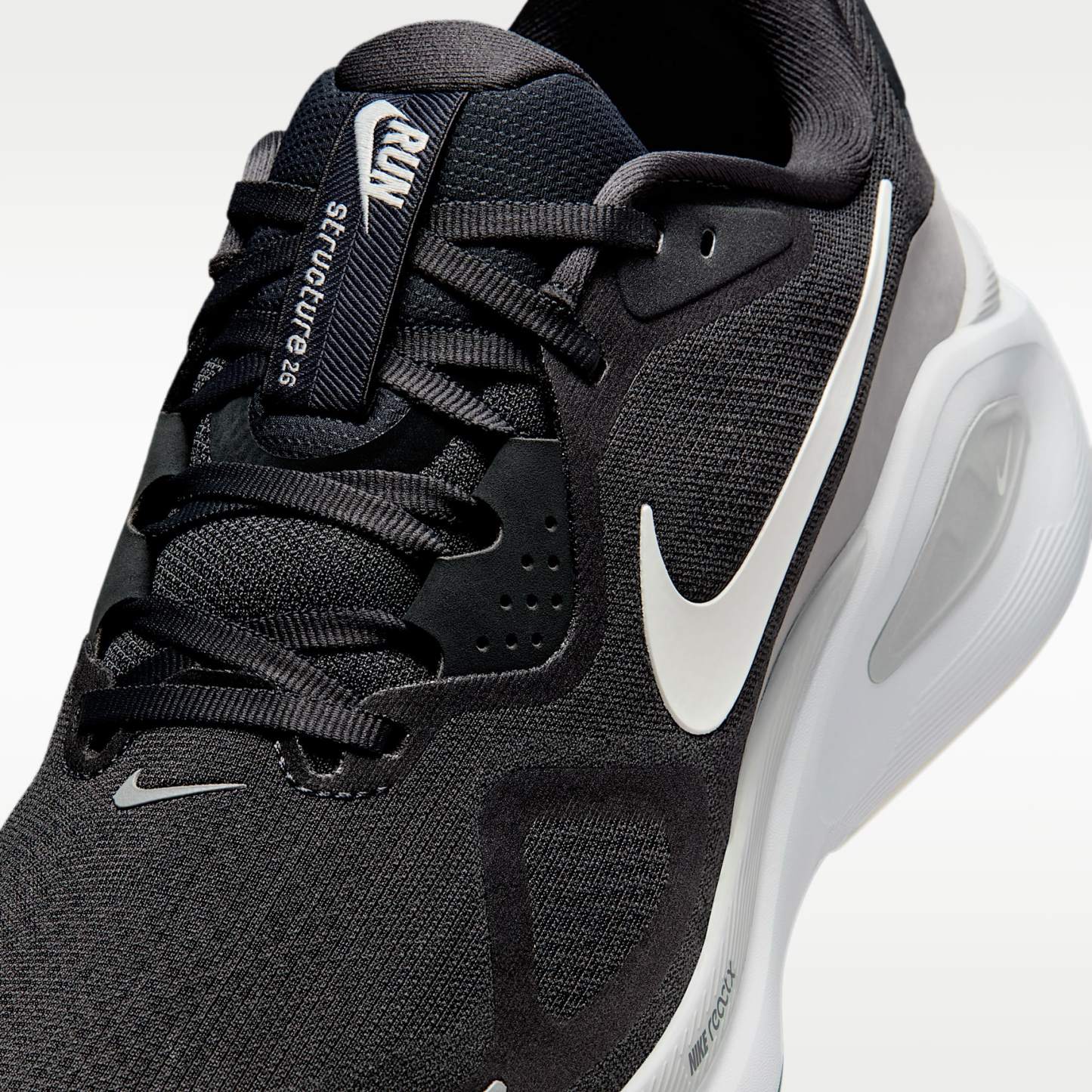 Nike Structure 26 Straßenlaufschuh (Herren) – Anthracite/Light Smoke Grey/Pure Platinum/Sail