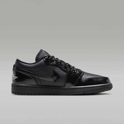 Air Jordan 1 Low SE Damenschuh – Schwarz/Weiß/Metallic Silver/Schwarz