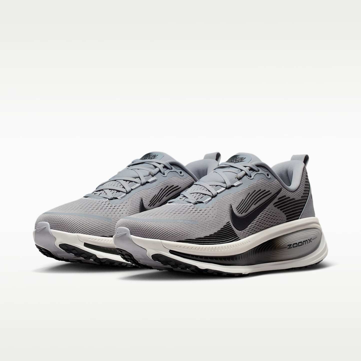 Nike Vomero 18 Straßenlaufschuh (Herren) – Wolf Grey/Pure Platinum/Summit White/Anthracite