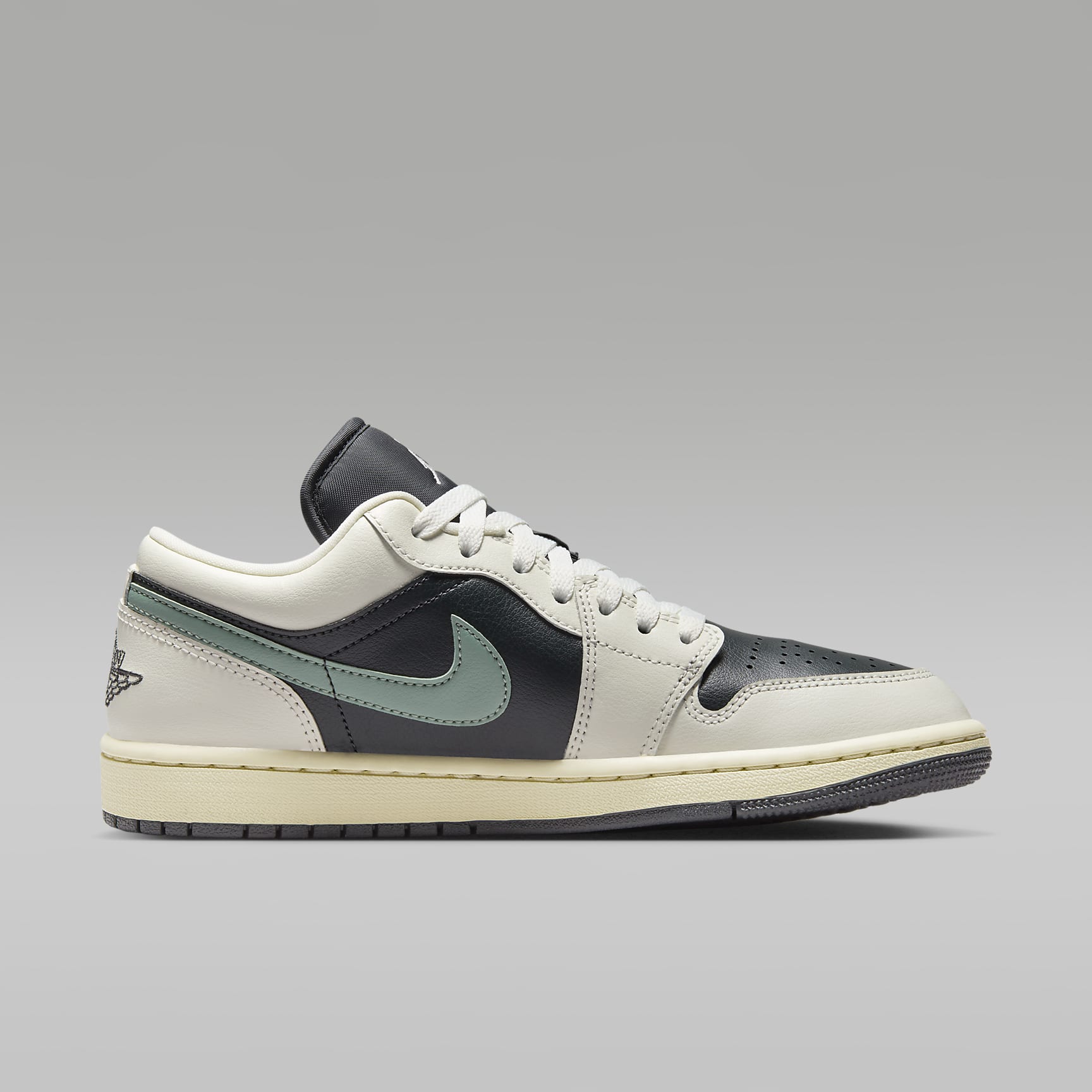 Air Jordan 1 Low Damenschuh – Anthracite/Sail/Legend Sand/Jade Smoke