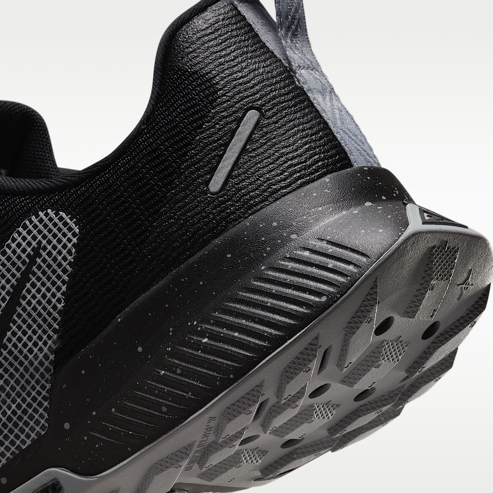 Nike Juniper Trail 3 Traillaufschuh (Herren) – Schwarz/Wolf Grey/Photon Dust/Schwarz