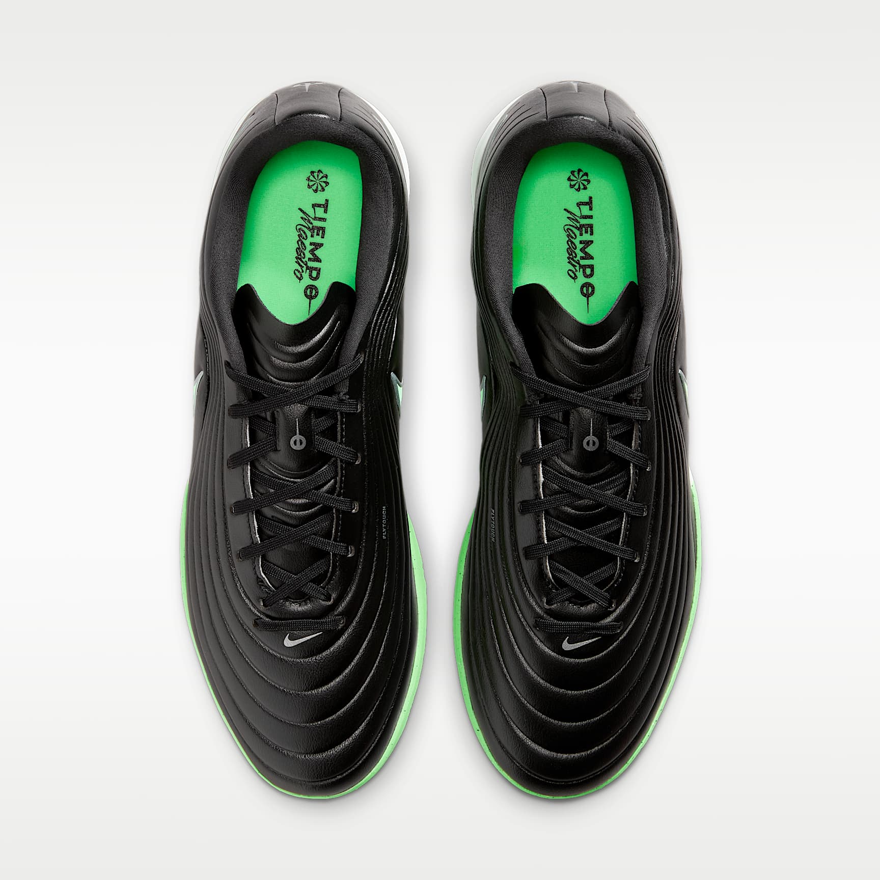 Nike Tiempo Maestro Academy Low-Top-Fußballschuh für Turf – Schwarz/Schwarz/Illusion Green