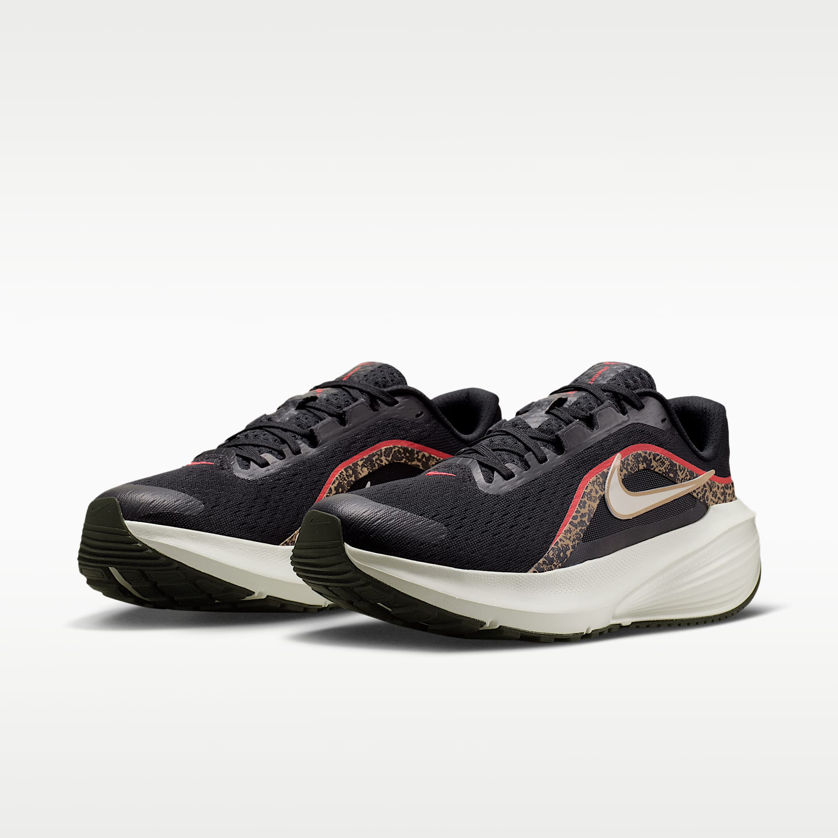 Nike Downshifter 14 Straßenlaufschuh (Damen) – Schwarz/British Khaki/Fusion Red/Sail