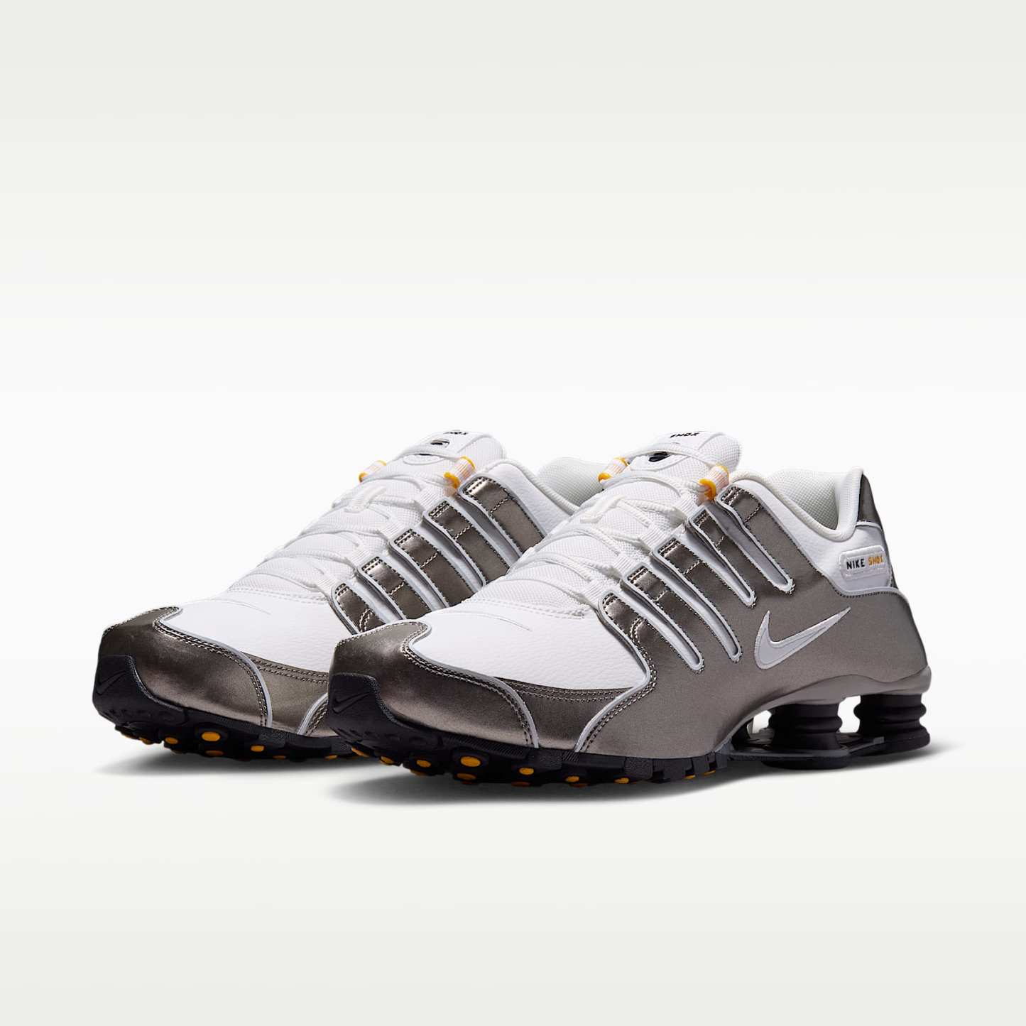 Nike Shox NZ Schuhe (Herren) – Summit White/Metallic Pewter/University Gold/Summit White