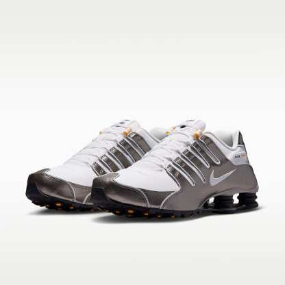 Nike Shox NZ Schuhe (Herren) – Summit White/Metallic Pewter/University Gold/Summit White