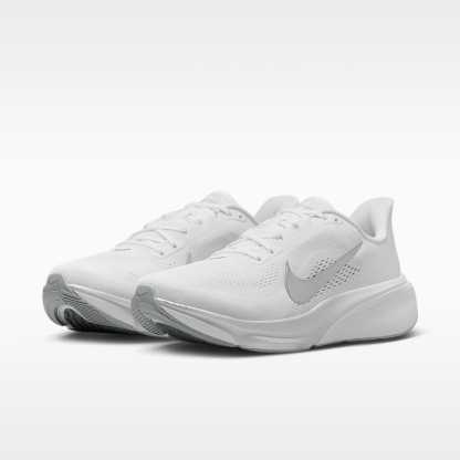 Nike Pegasus 42 Straßenlaufschuh (Damen) – Weiß/Wolf Grey/Cool Grey/Metallic Silver