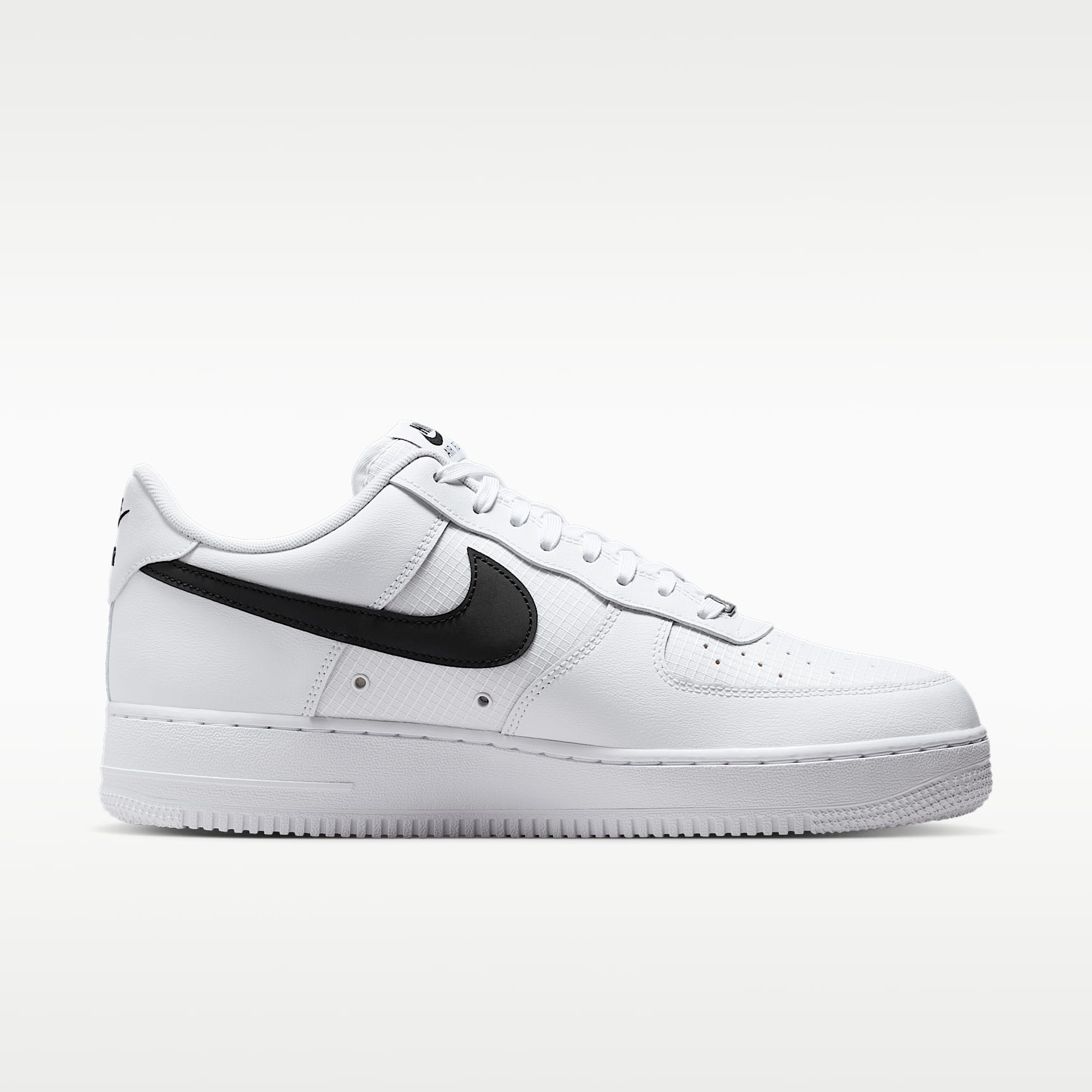 Nike Air Force 1 '07 LV8 Schuh (Herren) – Weiß/Weiß/Schwarz