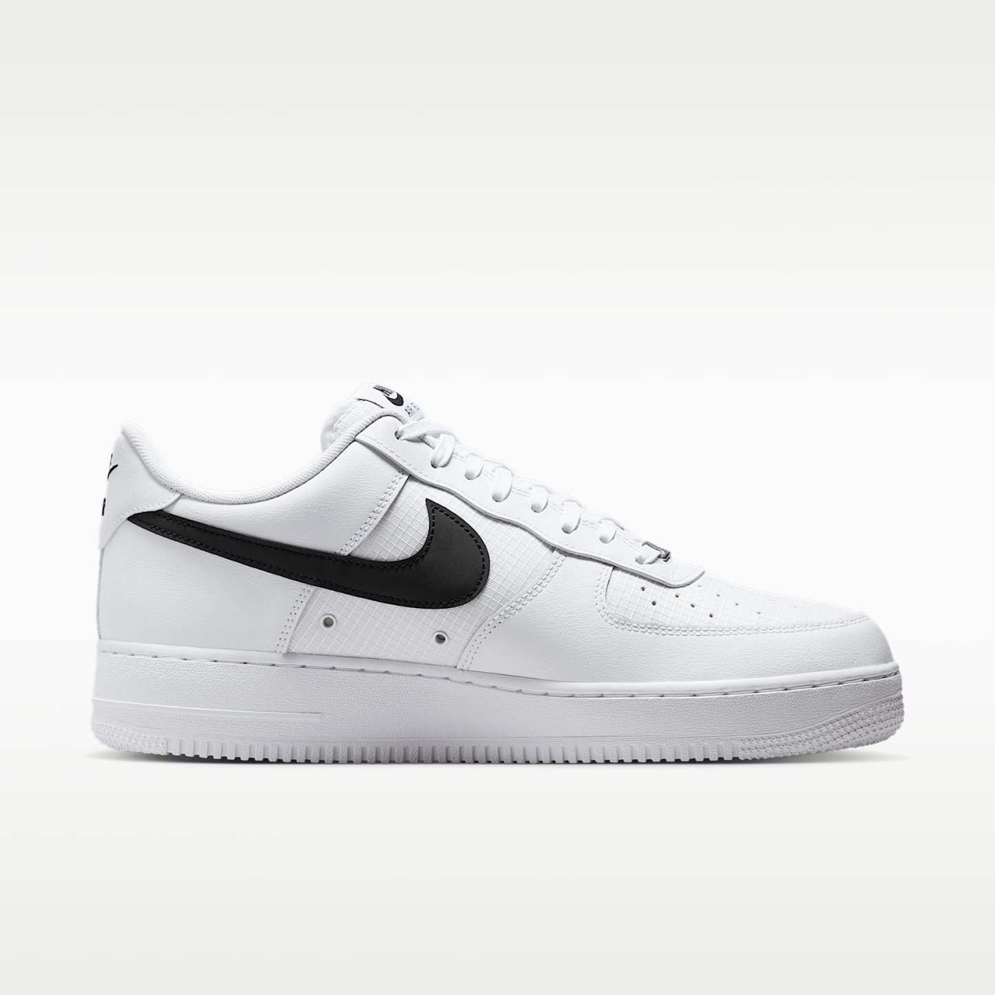Nike Air Force 1 '07 LV8 Schuh (Herren) – Weiß/Weiß/Schwarz
