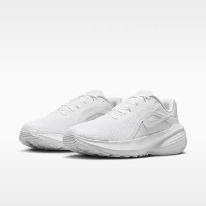 Nike Downshifter 14 Straßenlaufschuh (Damen) – Weiß/Weiß