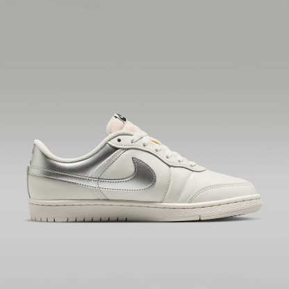 Air Jordan Skyline Low Damenschuh – Swan/Schwarz/Metallic Silver