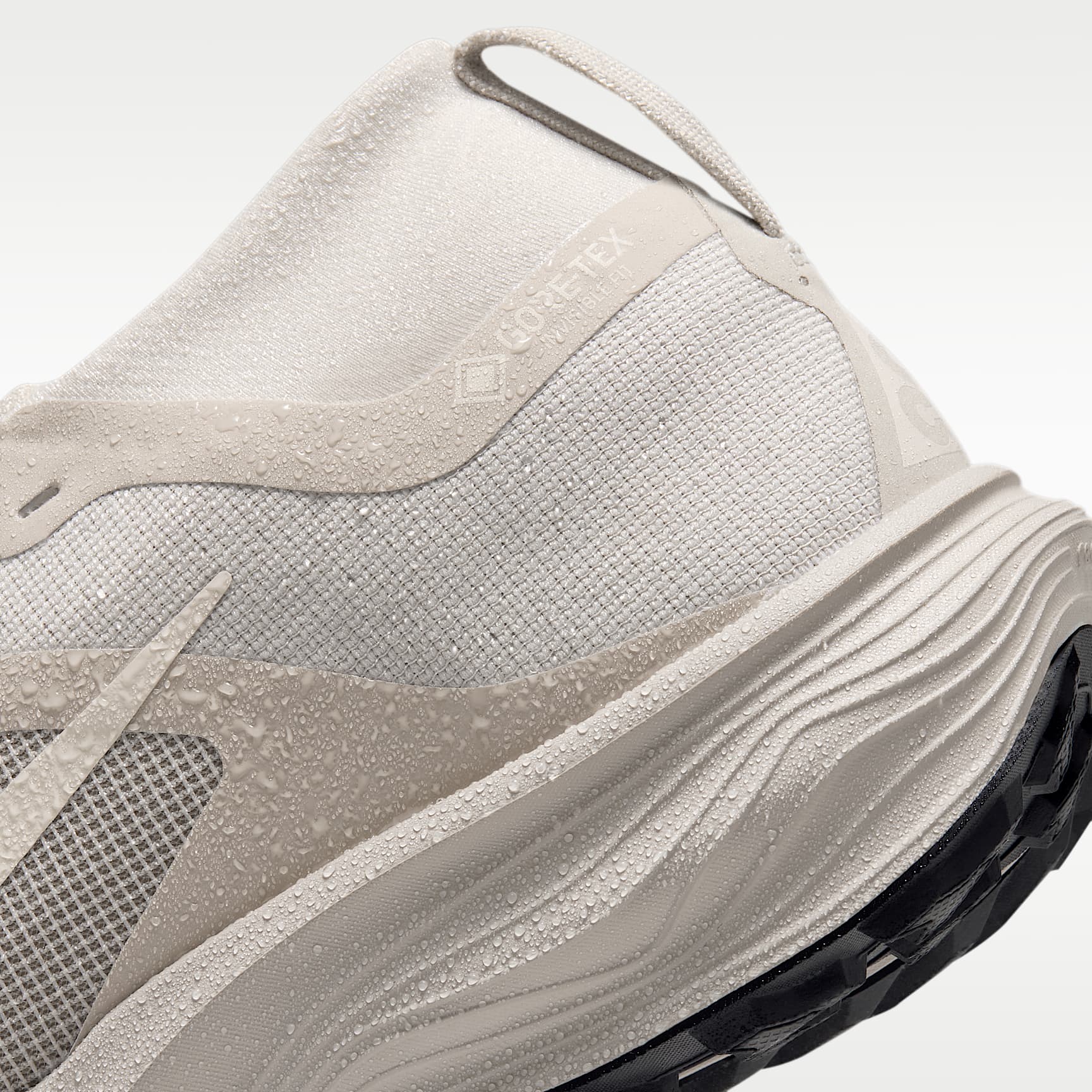 ACG Pegasus Trail GORE-TEX wasserfester Traillaufschuh (Damen) – Cream II/Light Orewood Brown