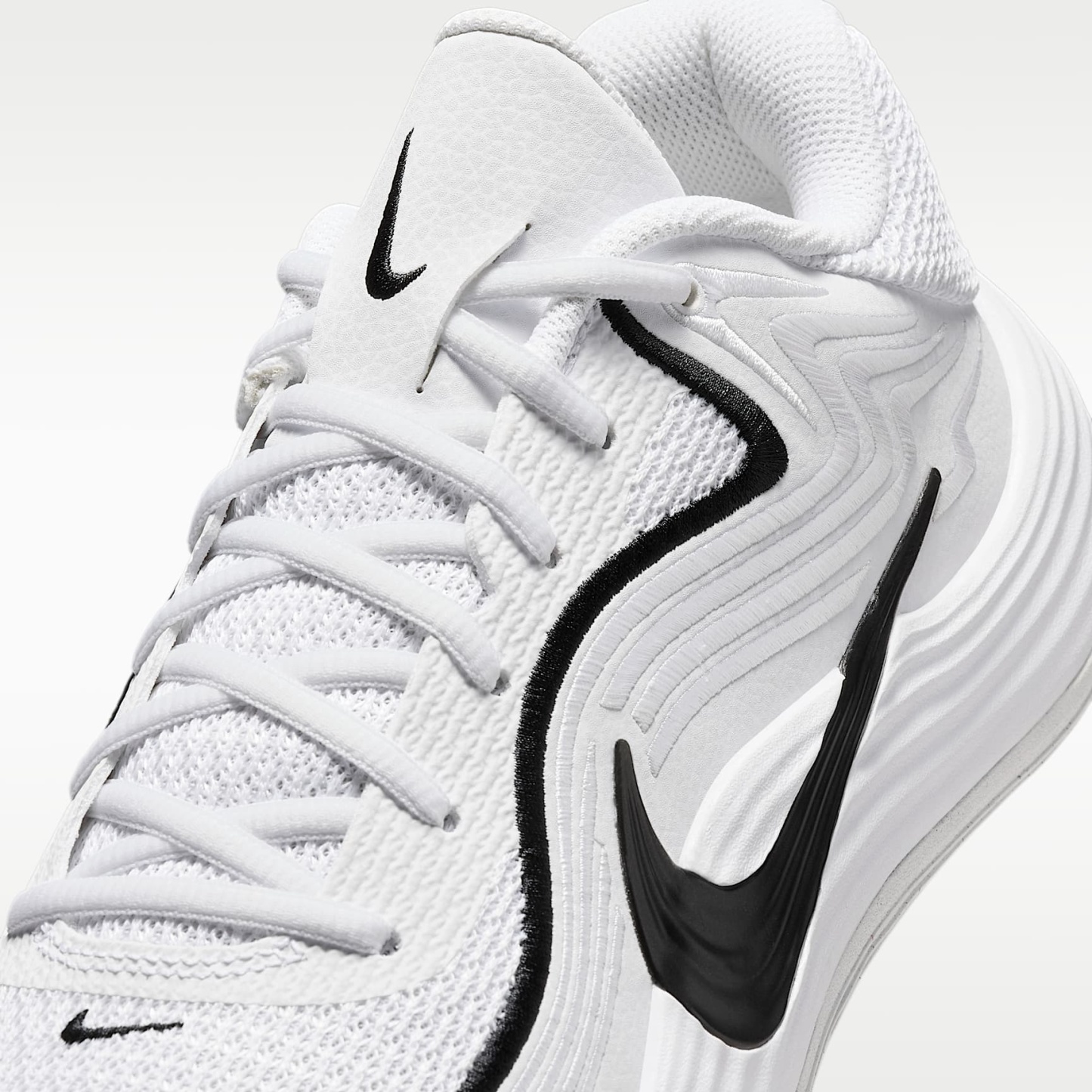 Nike Precision 8 Low Basketballschuh (Herren) – Weiß/Schwarz/Schwarz