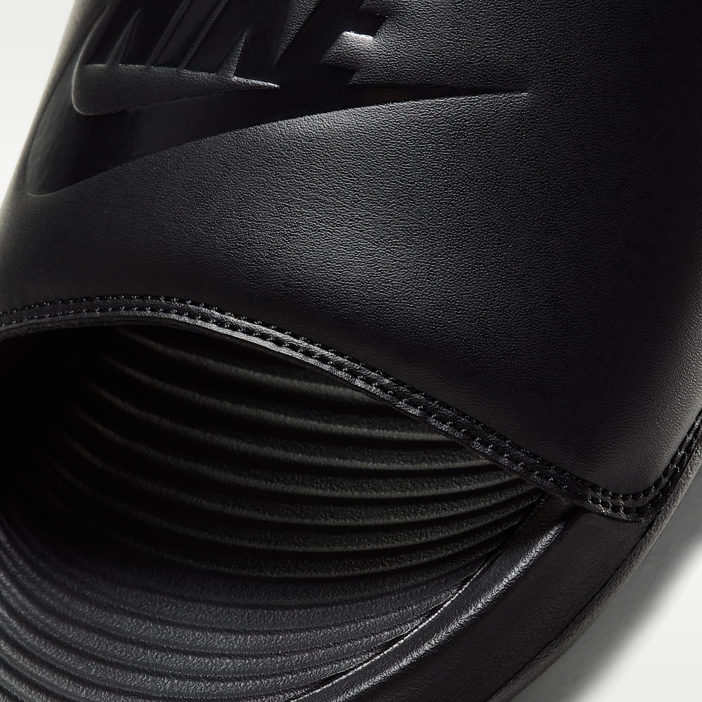 Nike Victori One Slides (Herren) – Schwarz/Schwarz/Schwarz