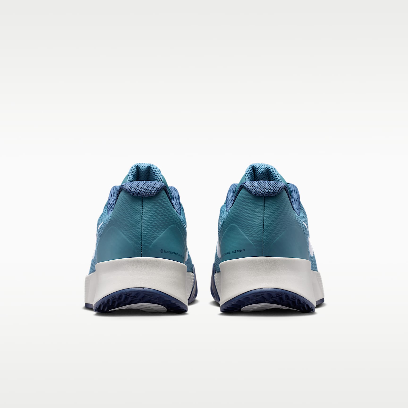 NikeCourt Lite 3 Clay Court Tennisschuh (Herren) – Smokey Blue/Light Bone/New Slate/Weiß