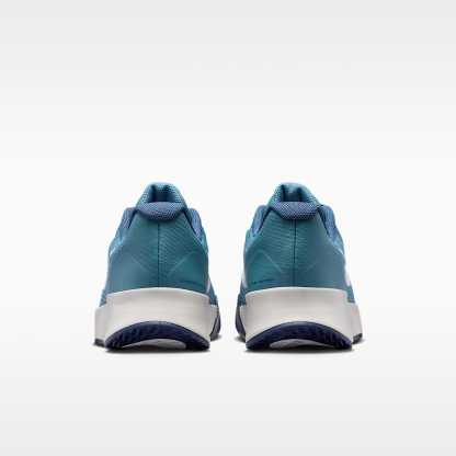 NikeCourt Lite 3 Clay Court Tennisschuh (Herren) – Smokey Blue/Light Bone/New Slate/Weiß