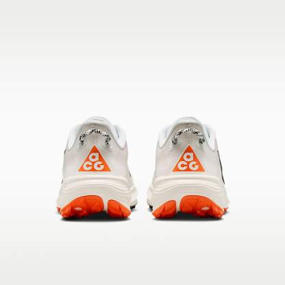 Nike ACG Pegasus Trail Traillaufschuh (Herren) – Summit White/Phantom/Safety Orange/Schwarz