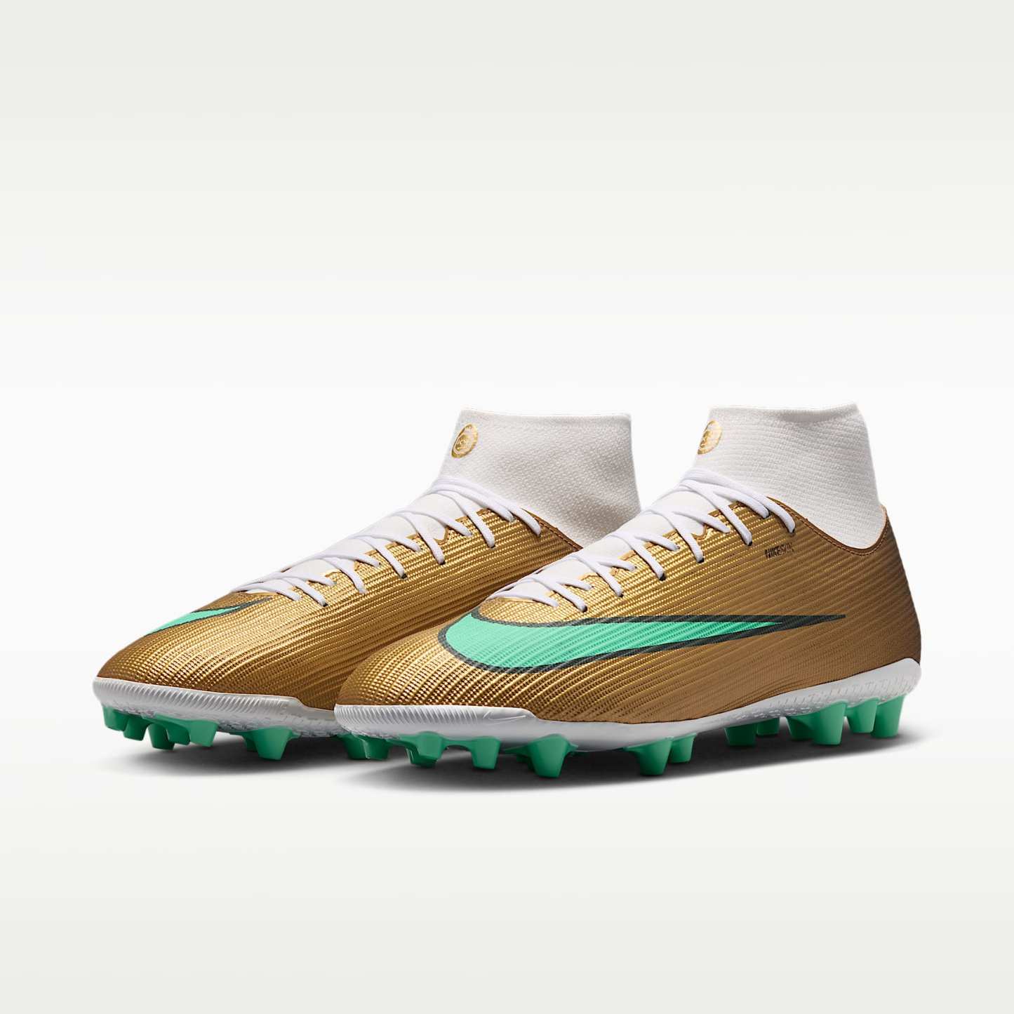 Nike Mercurial Superfly 11 Academy „Kylian Mbappé“ High-Top-Fußballschuh für Kunstrasen – Metallic Gold/Green Glow