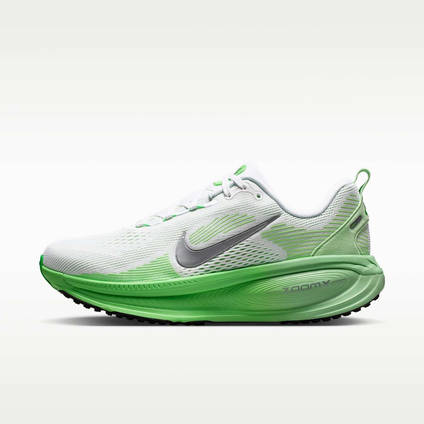Nike Vomero 18 Straßenlaufschuh (Damen) – Weiß/Illusion Green/Court Green/Metallic Silver