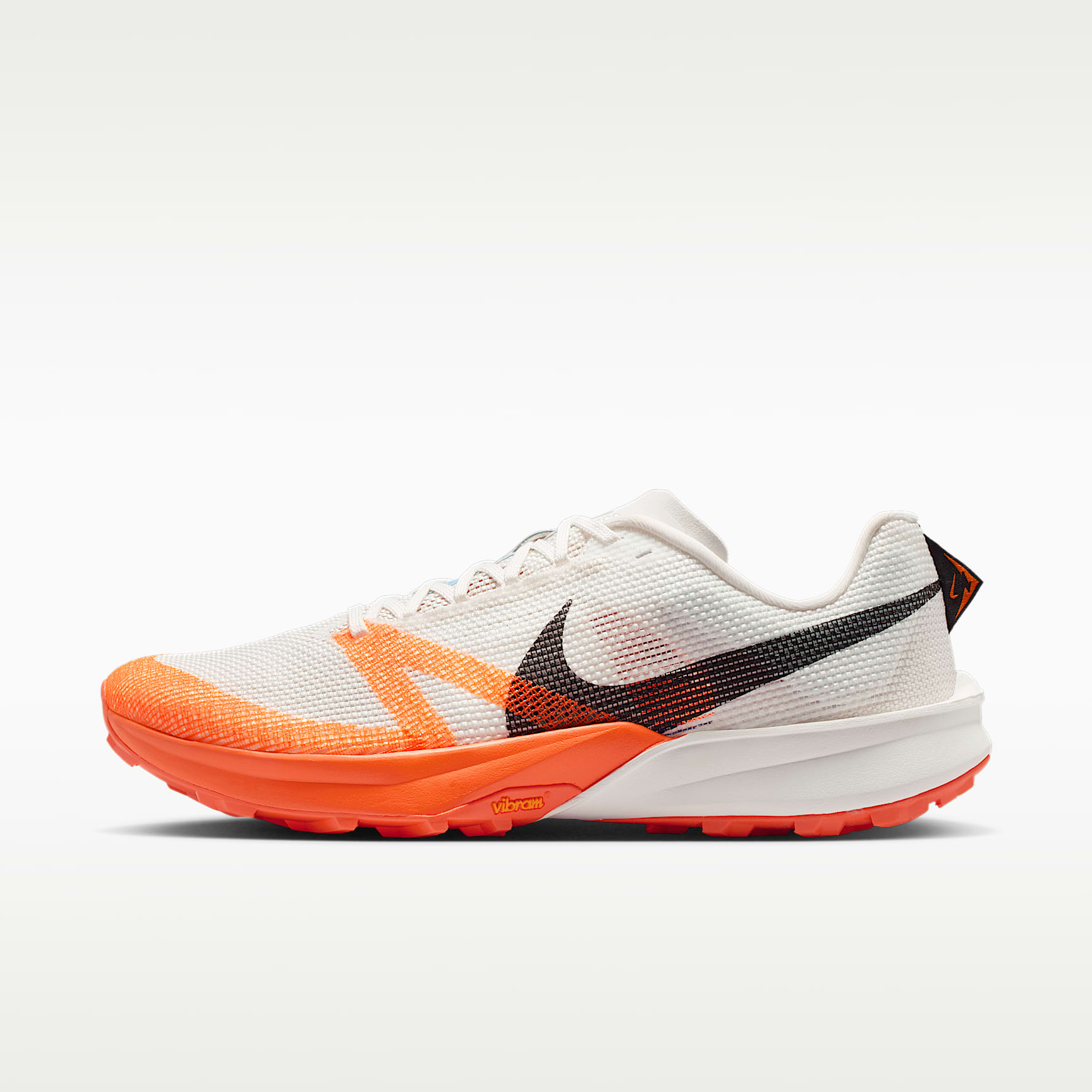 Nike Kiger 10 Traillaufschuh – Summit White/Total Orange/Safety Orange/Schwarz
