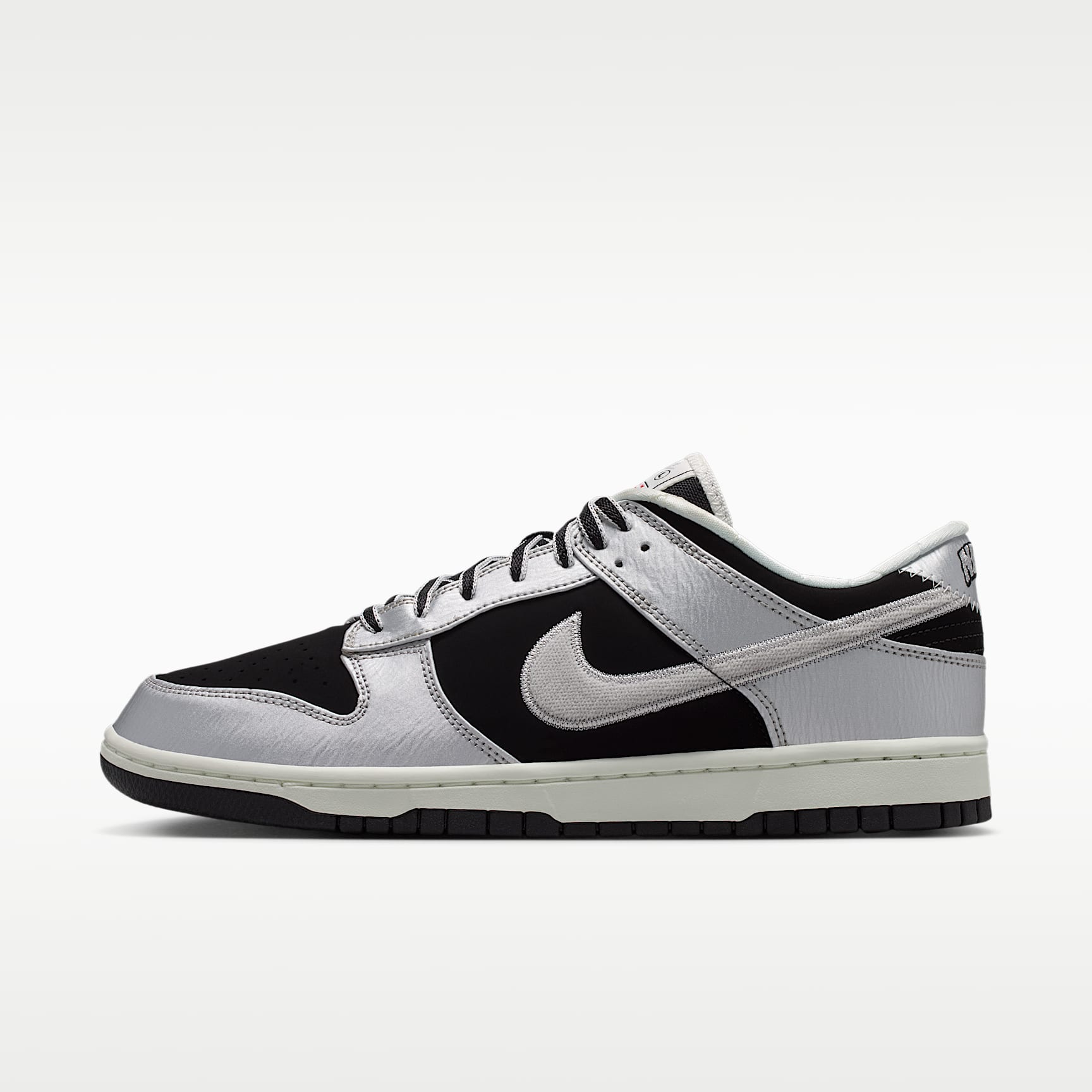 Nike Dunk Low Retro Herrenschuh – Metallic Silver/Schwarz/Sail/Metallic Silver