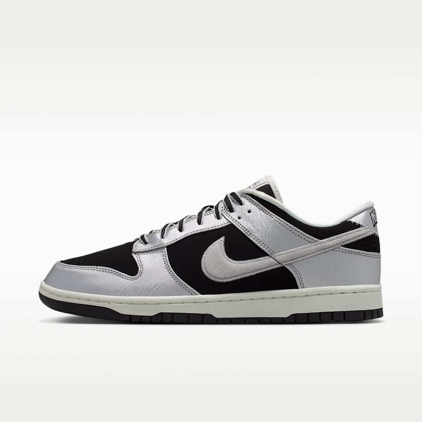 Nike Dunk Low Retro Herrenschuh – Metallic Silver/Schwarz/Sail/Metallic Silver