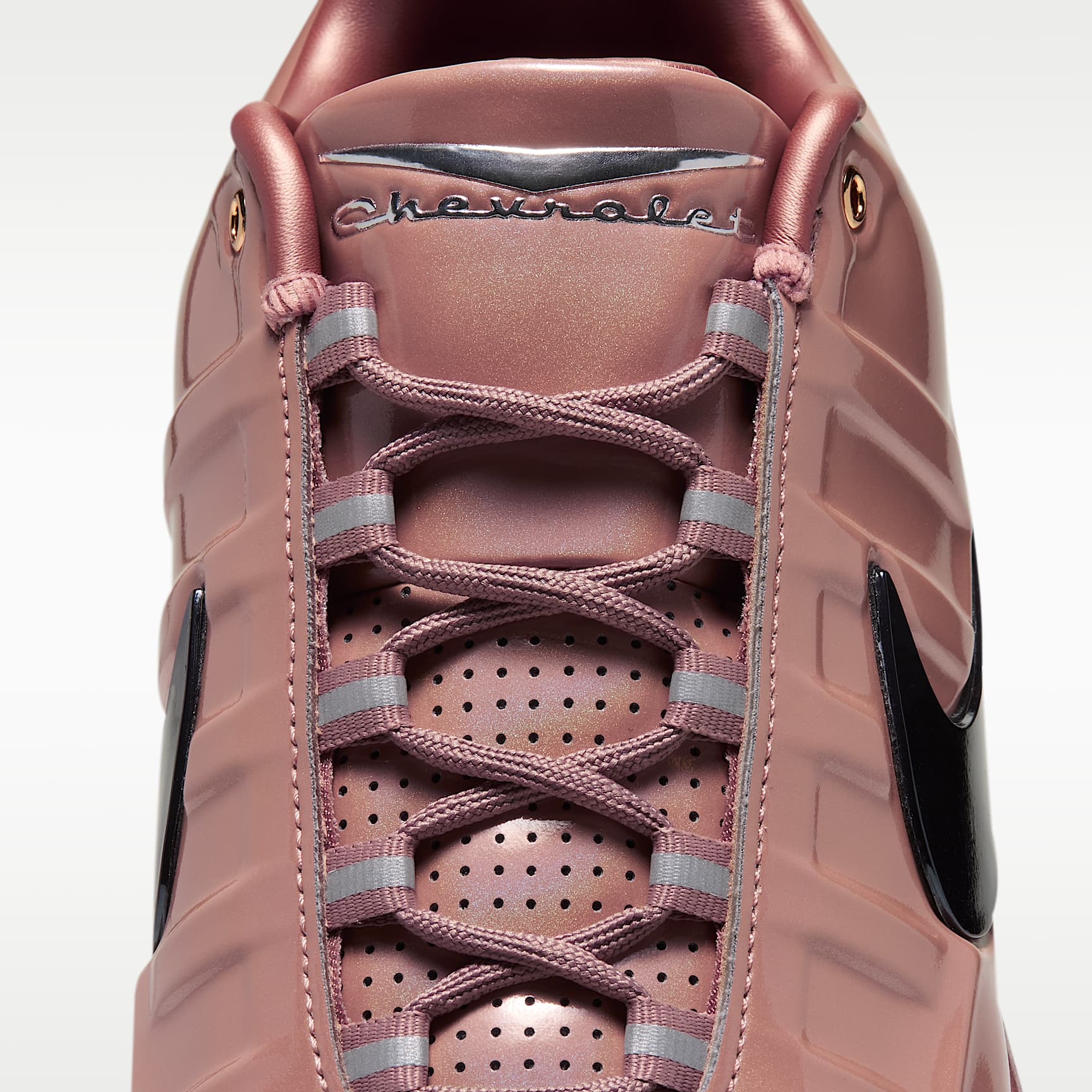 Book 2 x Chevy Basketballschuh – Metallic Red Bronze/Sail/Metallic Silver/Schwarz