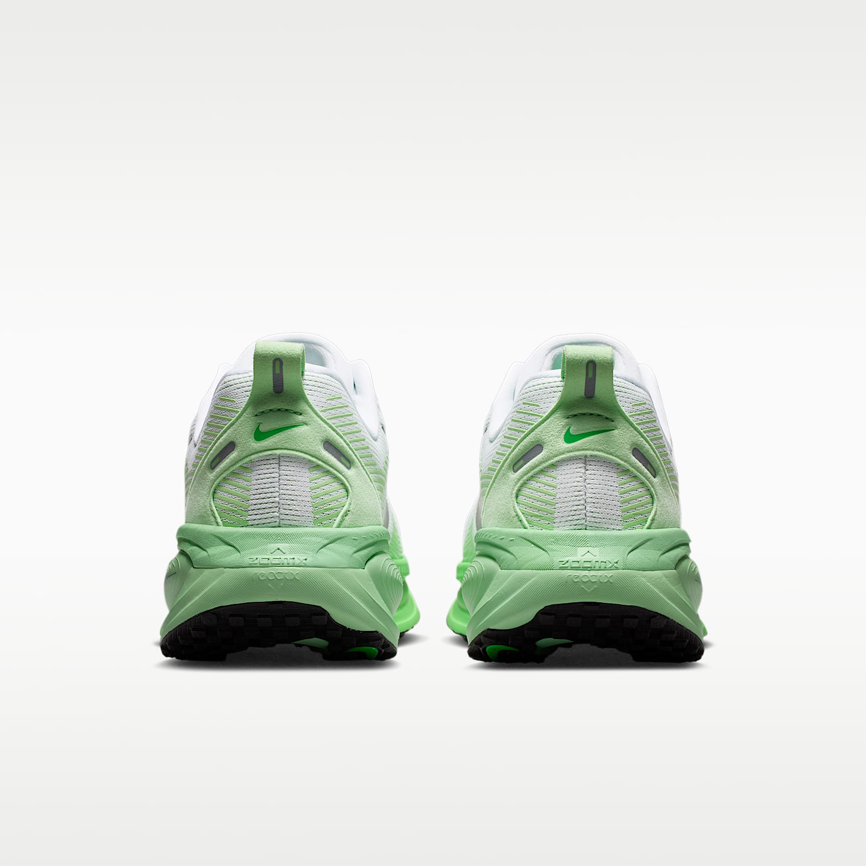 Nike Vomero 18 Straßenlaufschuh (Damen) – Weiß/Illusion Green/Court Green/Metallic Silver