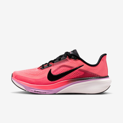 Nike Pegasus 42 Straßenlaufschuh (Damen) – Lava Glow/Flash Crimson/Light Magenta/Schwarz