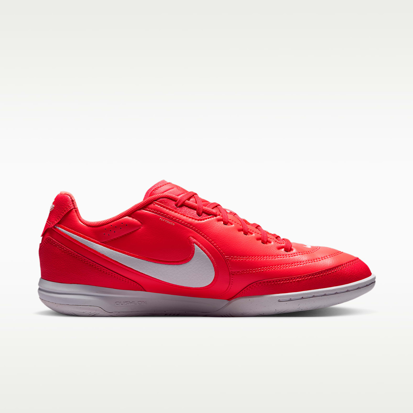 Nike Tiempo Streetgato Low-Top-Fußballschuh für Hallen- und Hartplätze – Bright Crimson/Weiß/Weiß