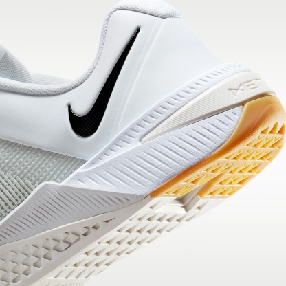Nike Metcon 10 Workout-Schuh (Herren) – Weiß/Platinum Tint/Gum Light Brown/Schwarz