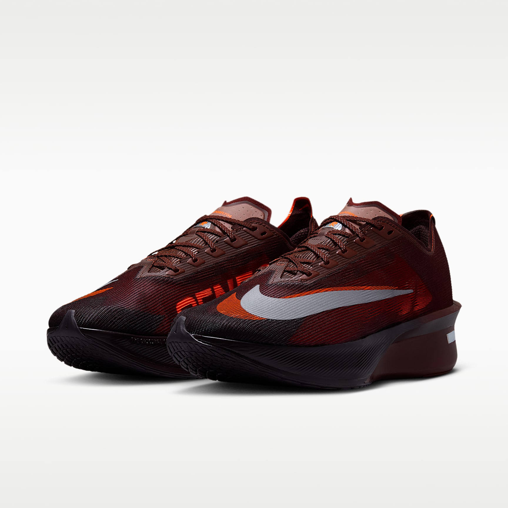 Nike Vaporfly 4 x Renegade Straßenlaufschuh für Wettkämpfe (Herren) – Brown Basalt/Bronze Eclipse/Burgundy Ash/Hyper Crimson