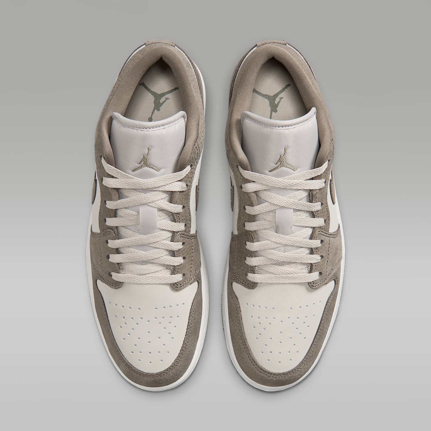 Air Jordan 1 Low Herrenschuh – Olive Grey/Cream II/Silver Sage/Olive Grey
