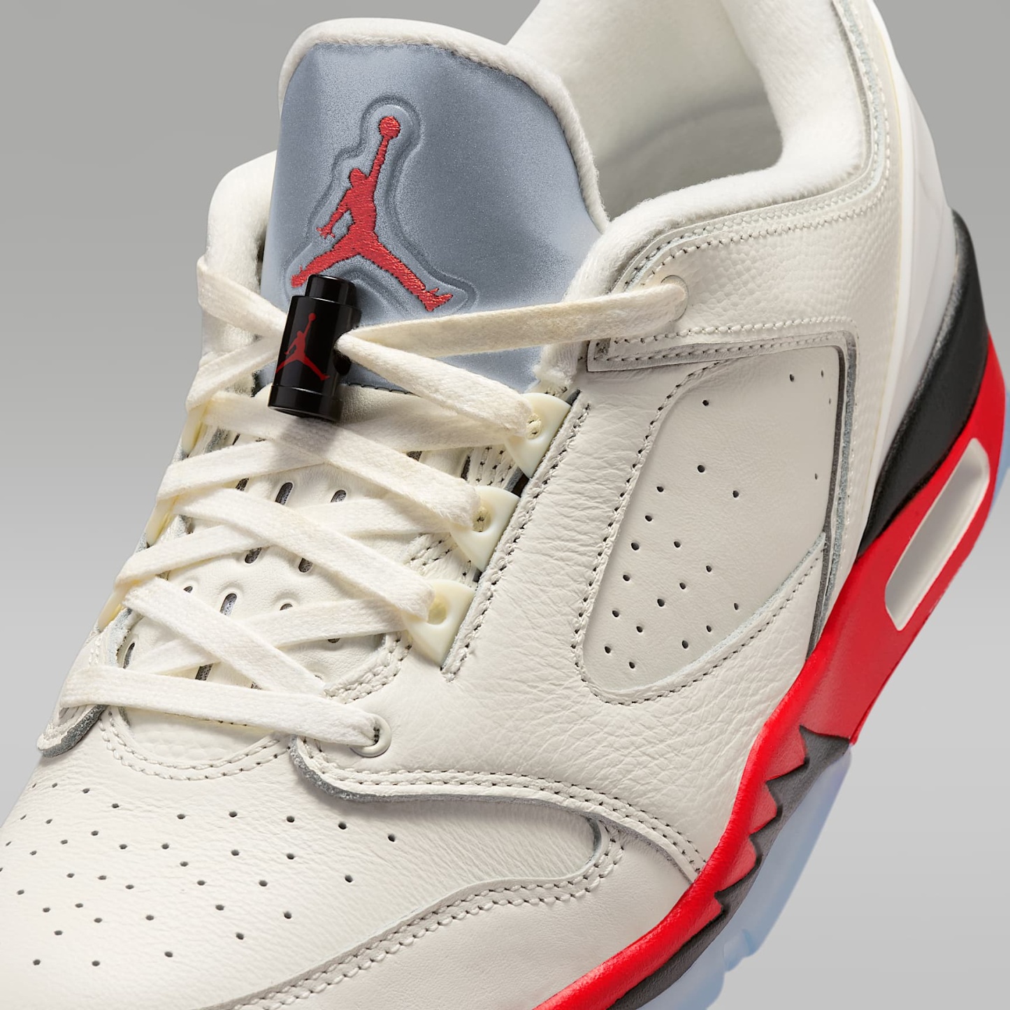Jordan Sixty Plus Low Herrenschuh – Sail/Schwarz/Reflect Silver/Fire Red