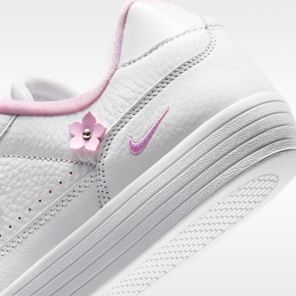Nike Tennis Centre "Florette" Schuh (Damen) – Weiß/Bleached Lilac/Metallic Silver/Pink Rise